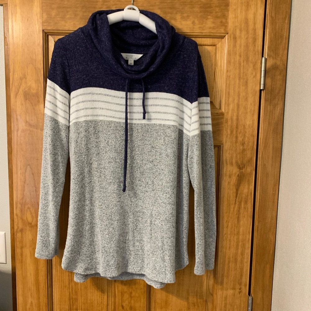Market & Spruce funnel neck top size large
